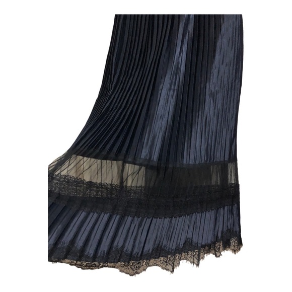 Beautiful pleated navy blue & black lace peek a boo satin effect goth skirt sz L - Picture 8 of 16